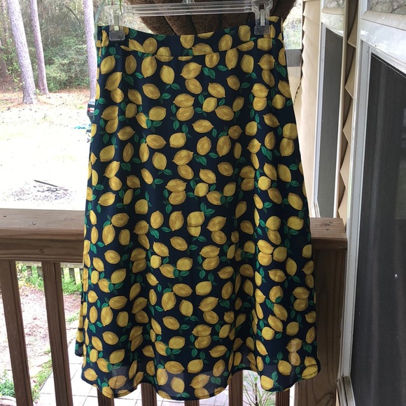 The Limited lemon 🍋 print midi skirt size 6 - Picture 2 of 4